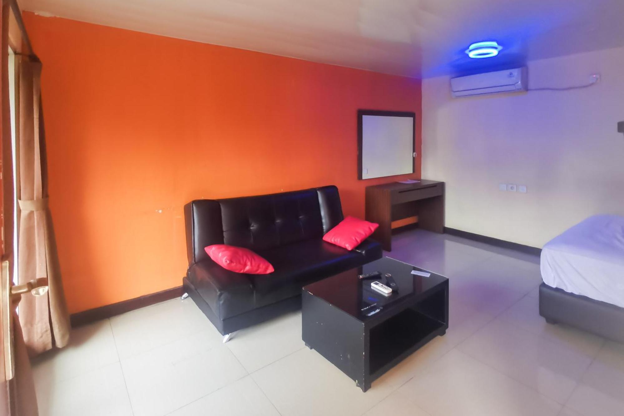 Hotel Container Inn Mitra Reddoorz Gadok Екстериор снимка