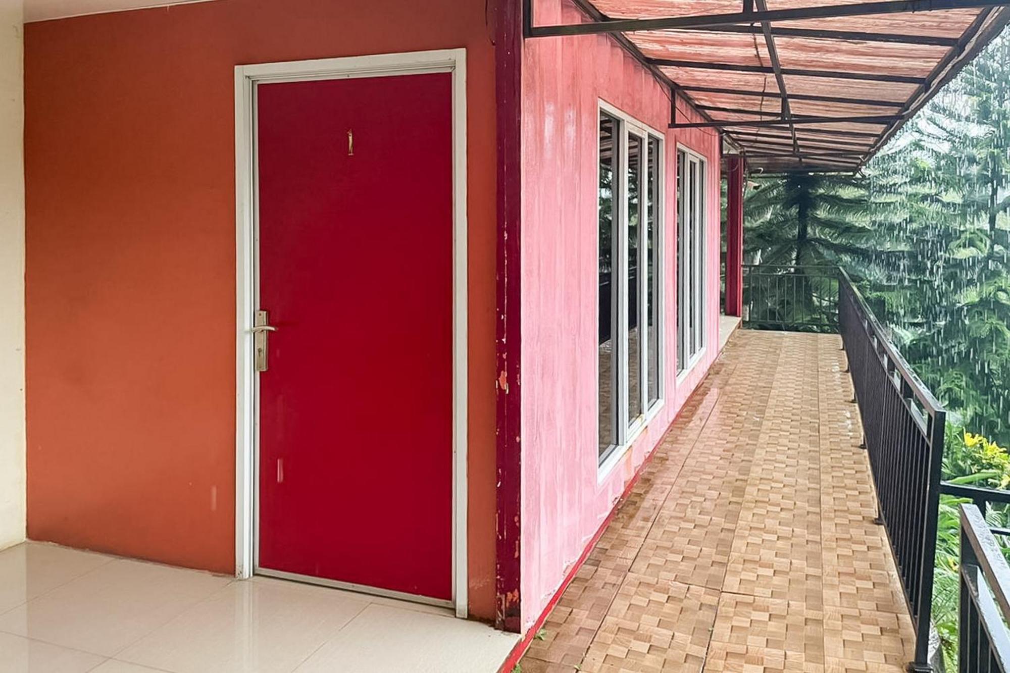 Hotel Container Inn Mitra Reddoorz Gadok Екстериор снимка
